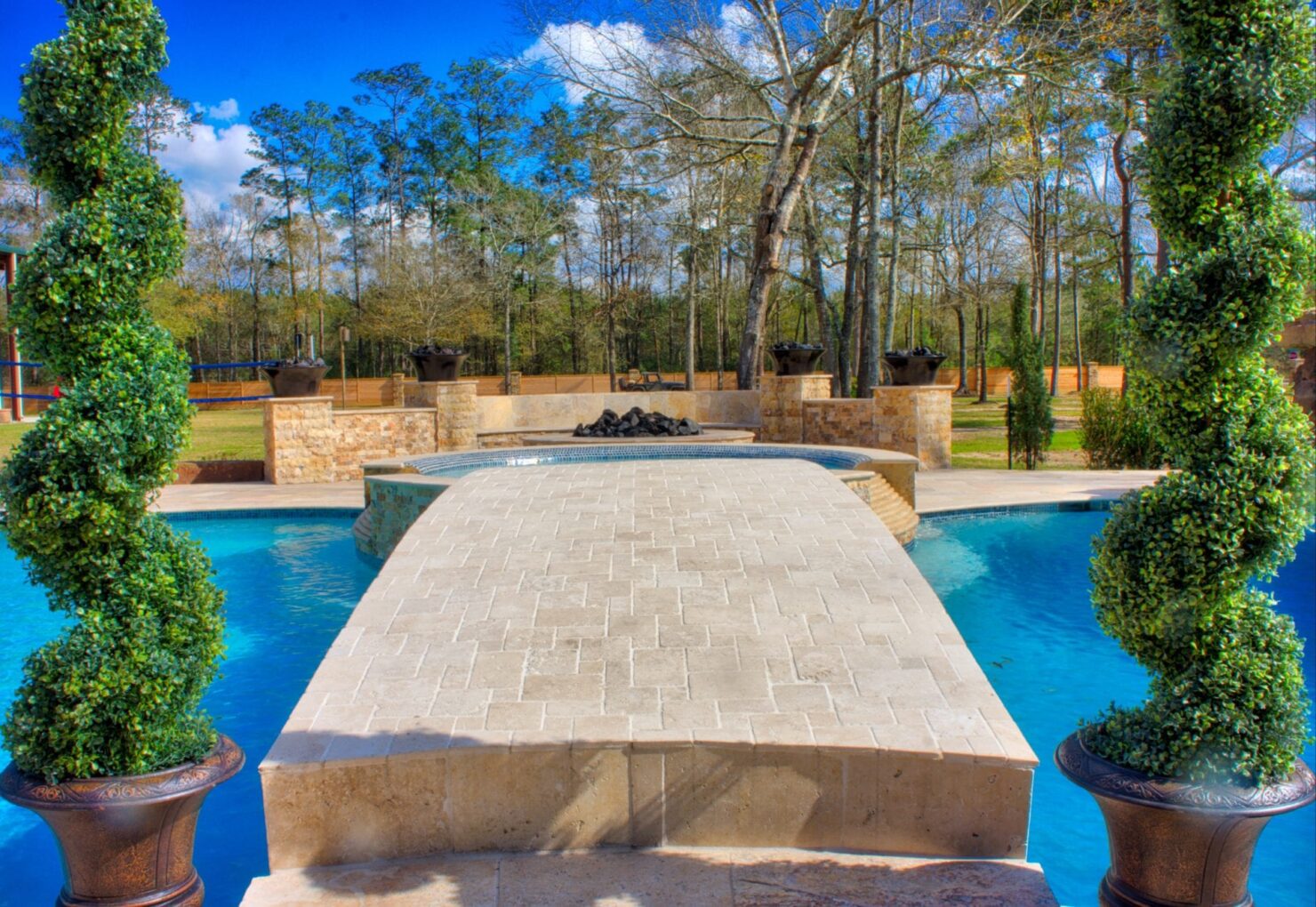 A large pool with a stone bench in the middle of it.